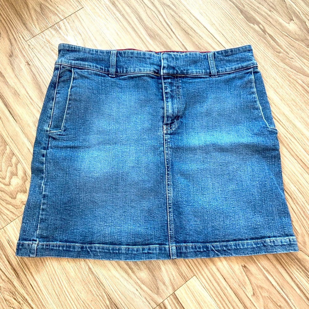 (12) Tommy Hilfiger denim skirt